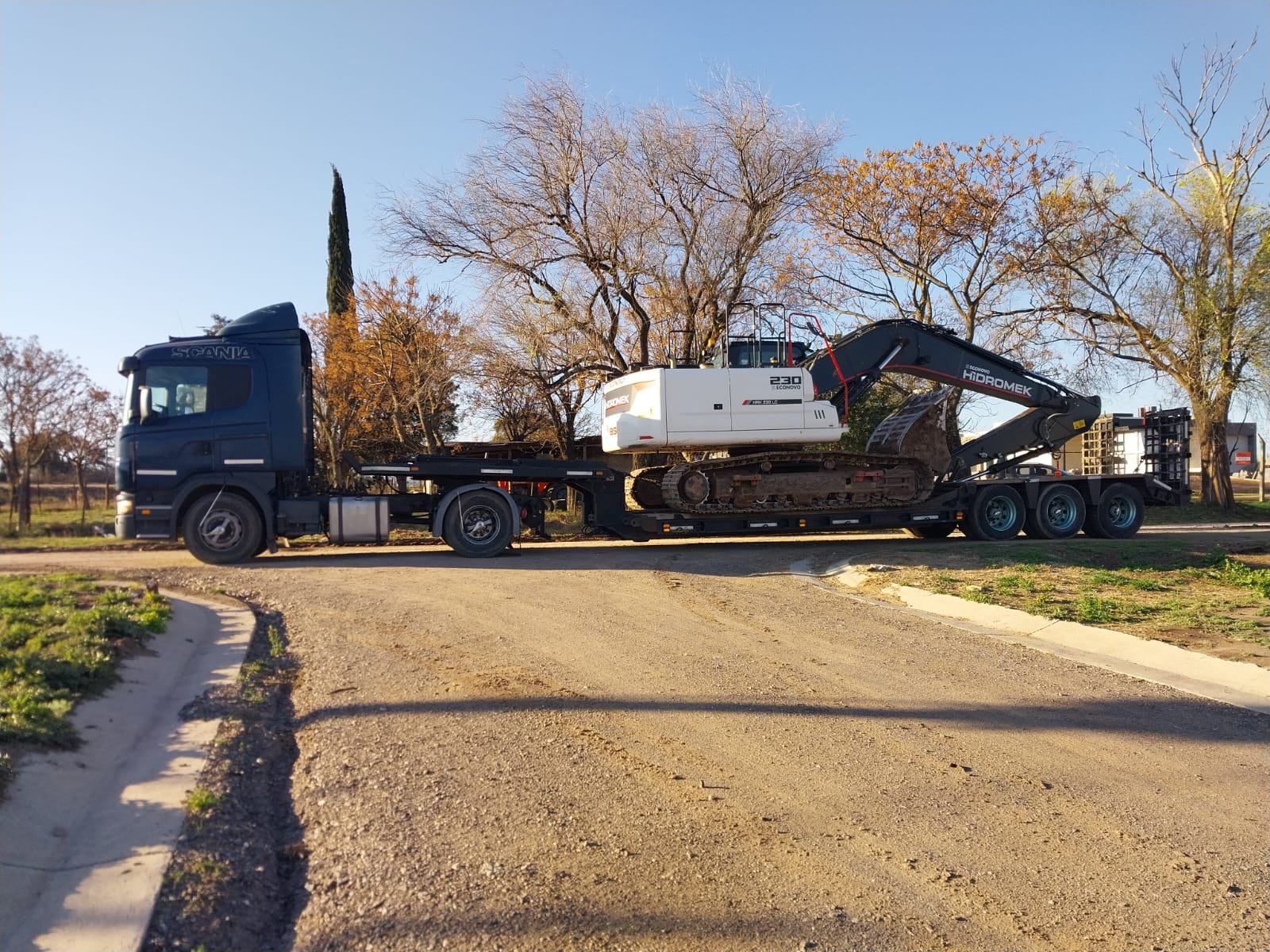 Carretón vial LeoCor 3 ejes / Random 3 ejes